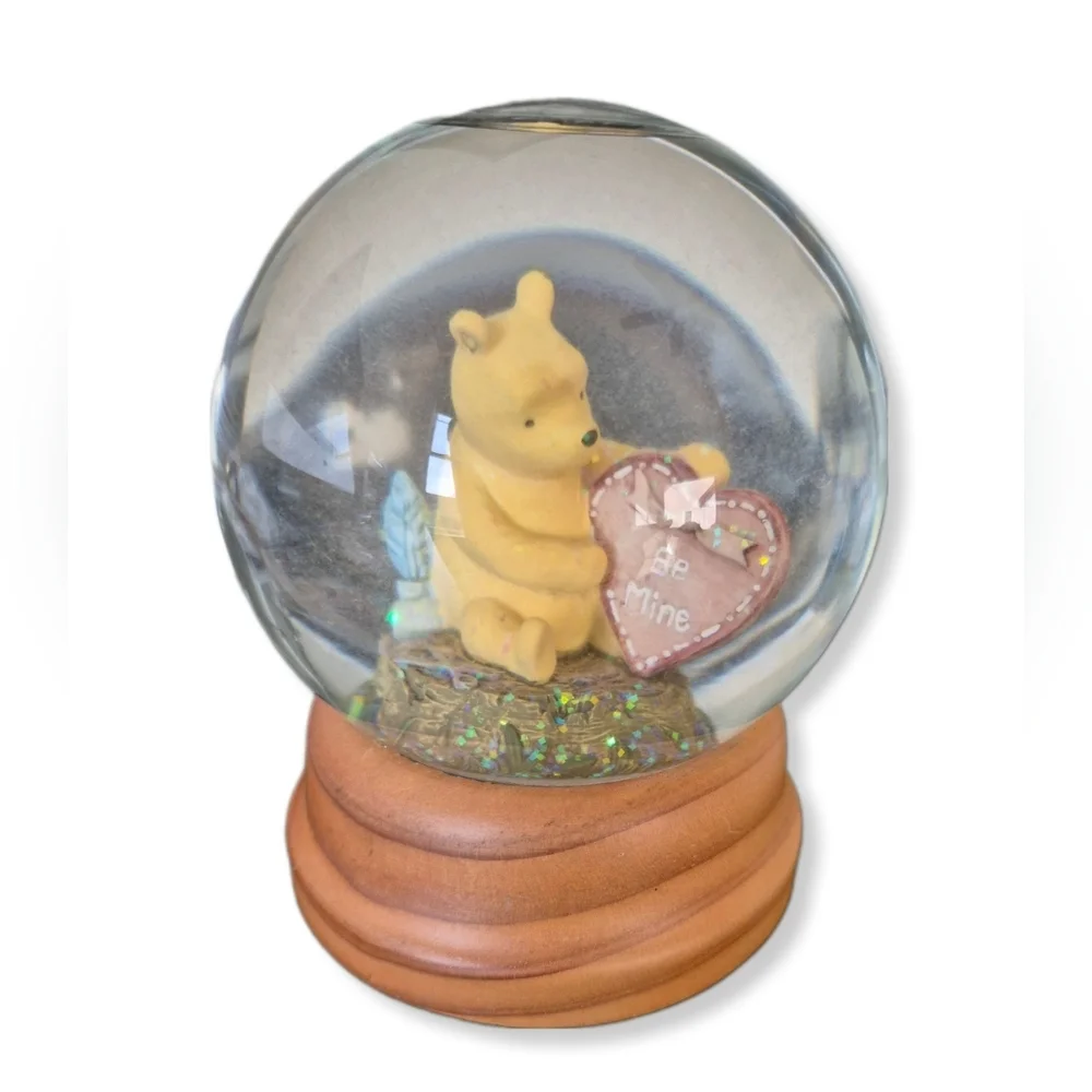 Disney Snow Globe Winnie The Pooh Valentine's Day 